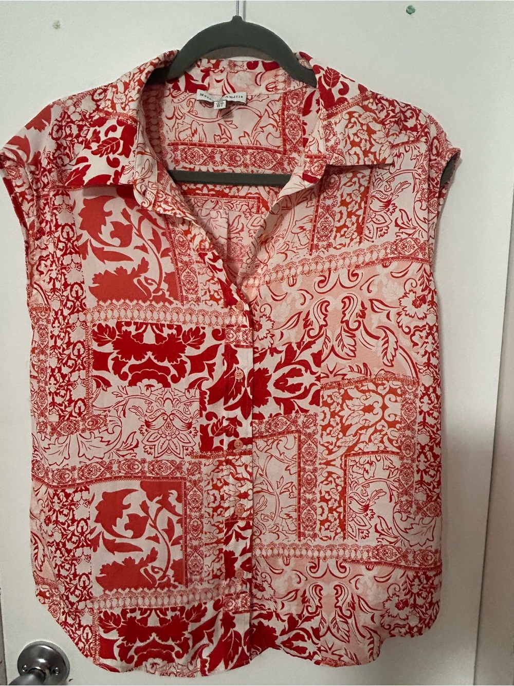 Mossimo Supply Co. Red Patchwork Print Sleeveless Button-Front Blouse - Picture 2 of 4